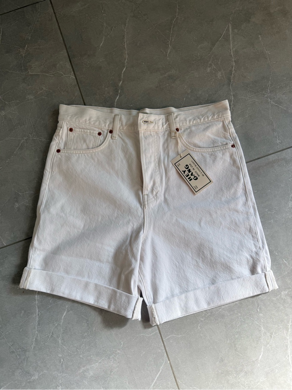 NWT Hey Gang “The Loose Denim Shorts” rolled hem denim shorts. Size 27.